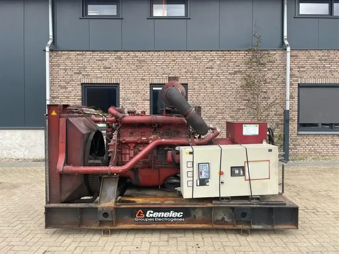 Iveco 8210 DRI 26 Marelli 300 kVA generatorset