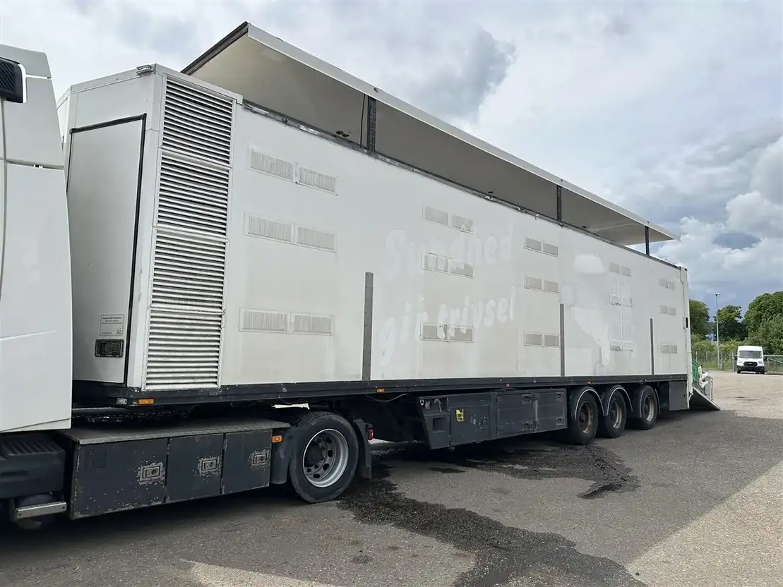 3-stock lukket grisetrailer
