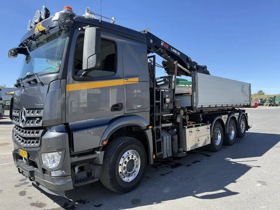 Mercedes-Benz Arocs 3253