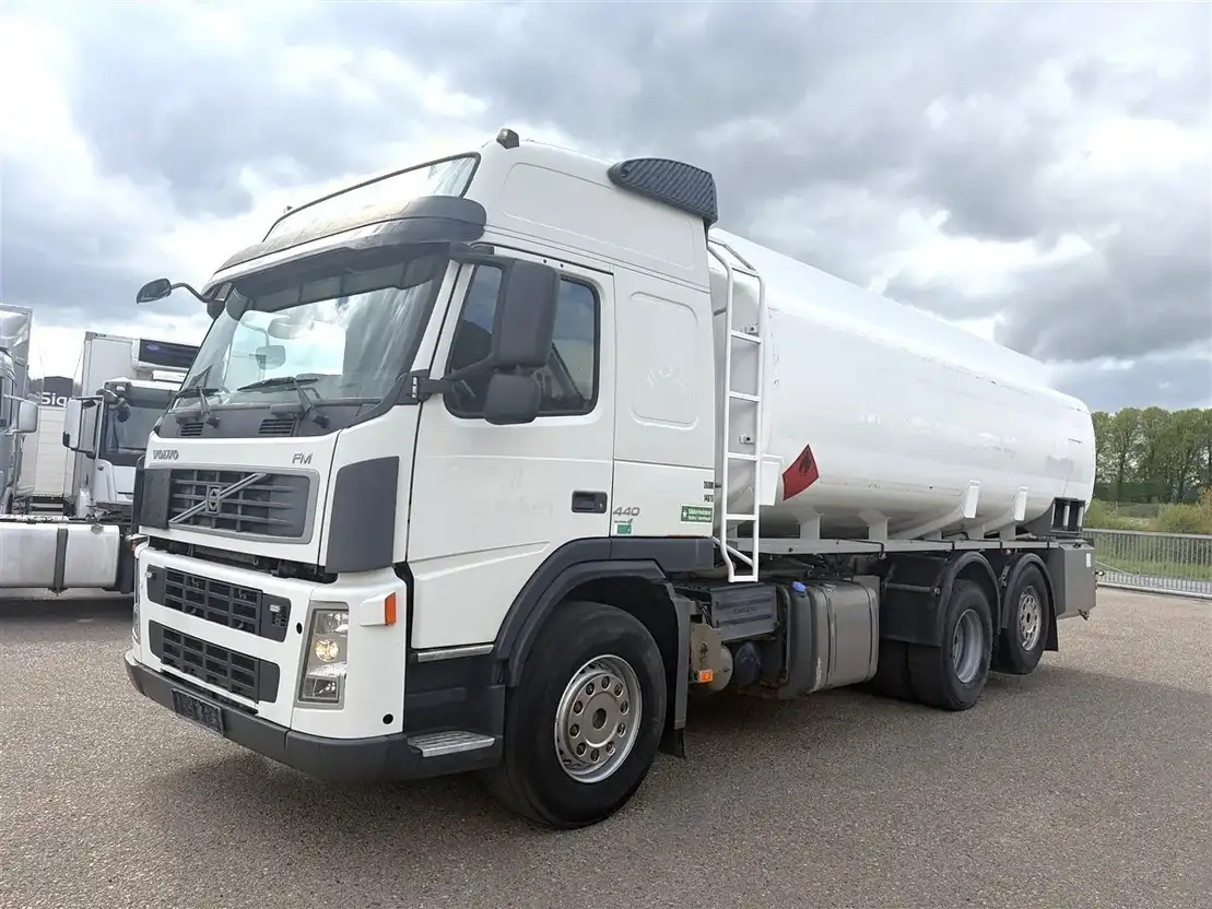 Volvo FM 440 Benzin / Diesel Tank