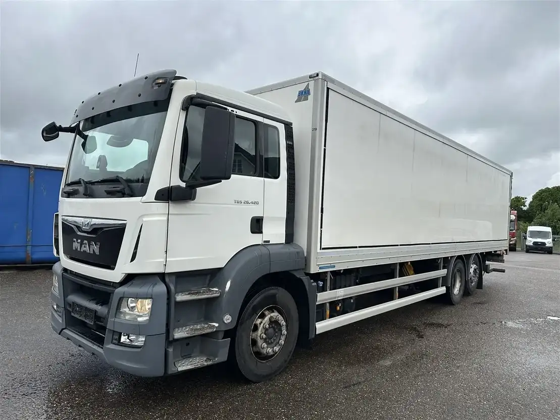 MAN TGS 26.420 6x2 Box Euro-6