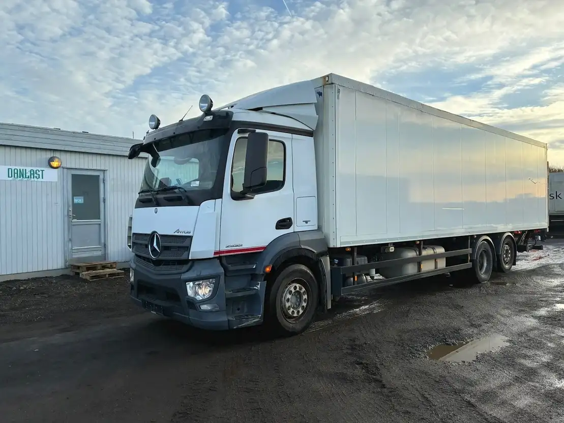 Mercedes-Benz 2533 Box - Koffer