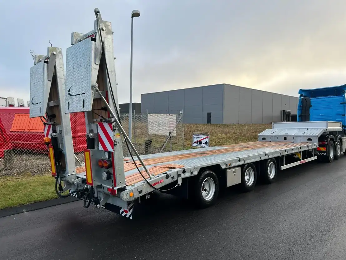 SDS-H 510-T 3-aks maskintrailer - dobbelt ramper